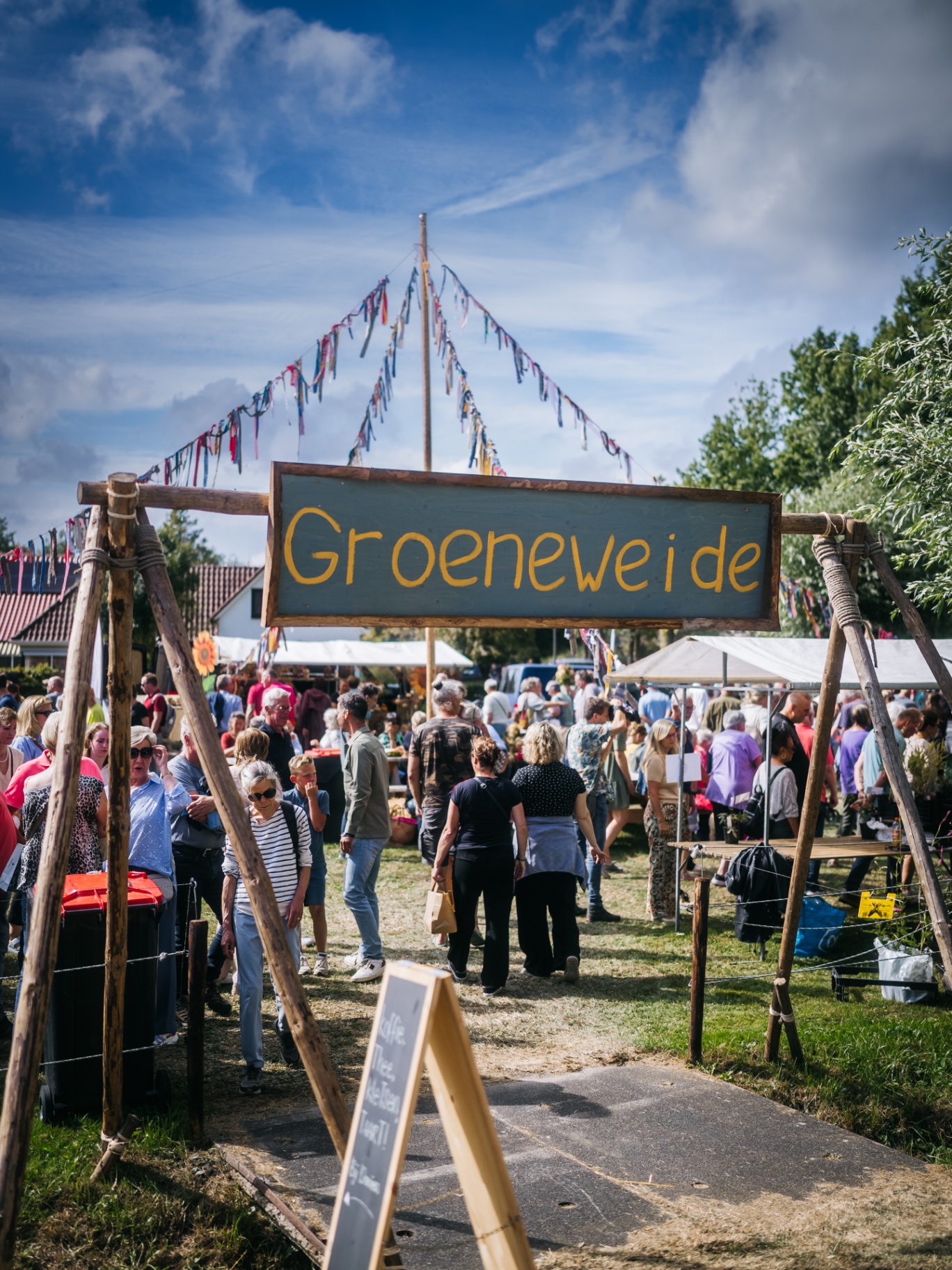 LieFair op de brink van Lieveren onder oude eikenbomen